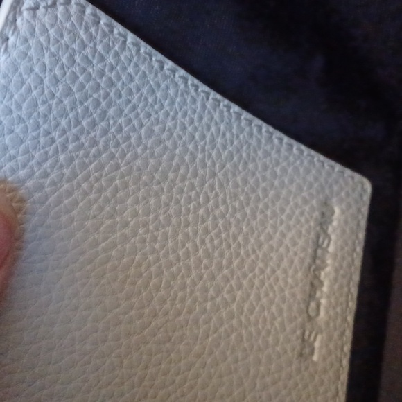 4/$60 White Le Chateau Purse - Small - Picture 5 of 10